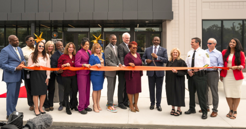 Image of Chief Judge Lisa Munyon, Mayor Demings, Clerk Russell, and members of the Orange County Board of Commissioners cut the ribbon at the new Orange County Courthouse in Winter Park.